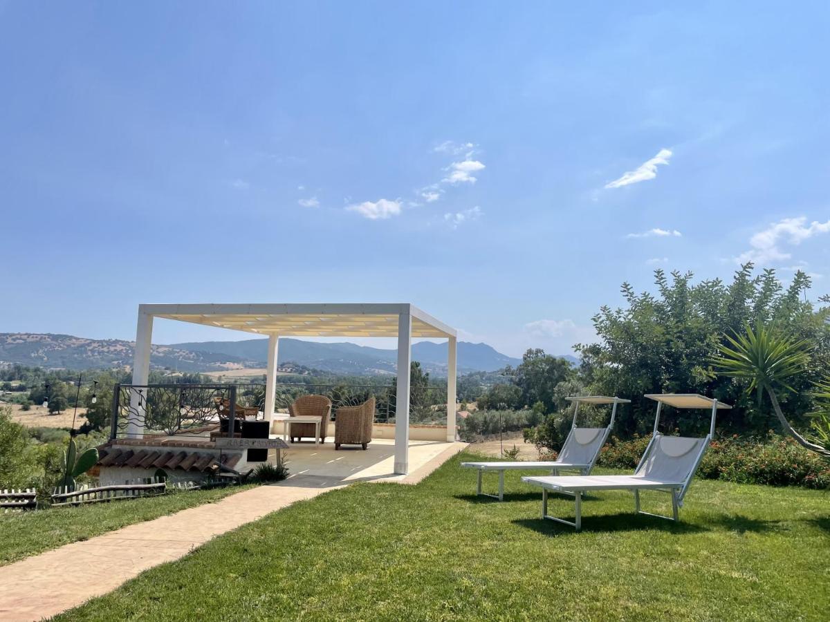 Hotel Essenza Di Mirto Ла-Калетта Экстерьер фото