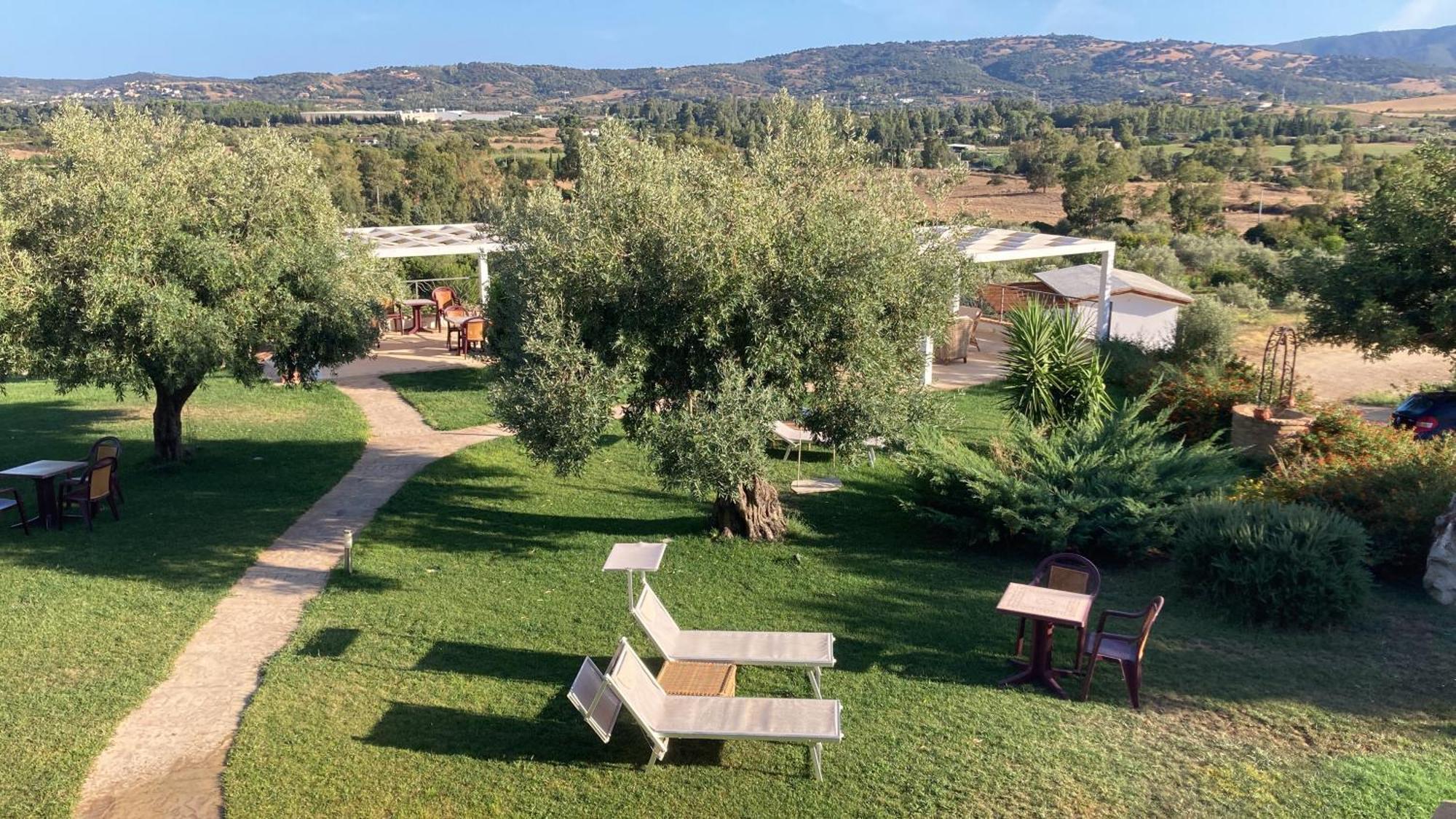Hotel Essenza Di Mirto Ла-Калетта Экстерьер фото