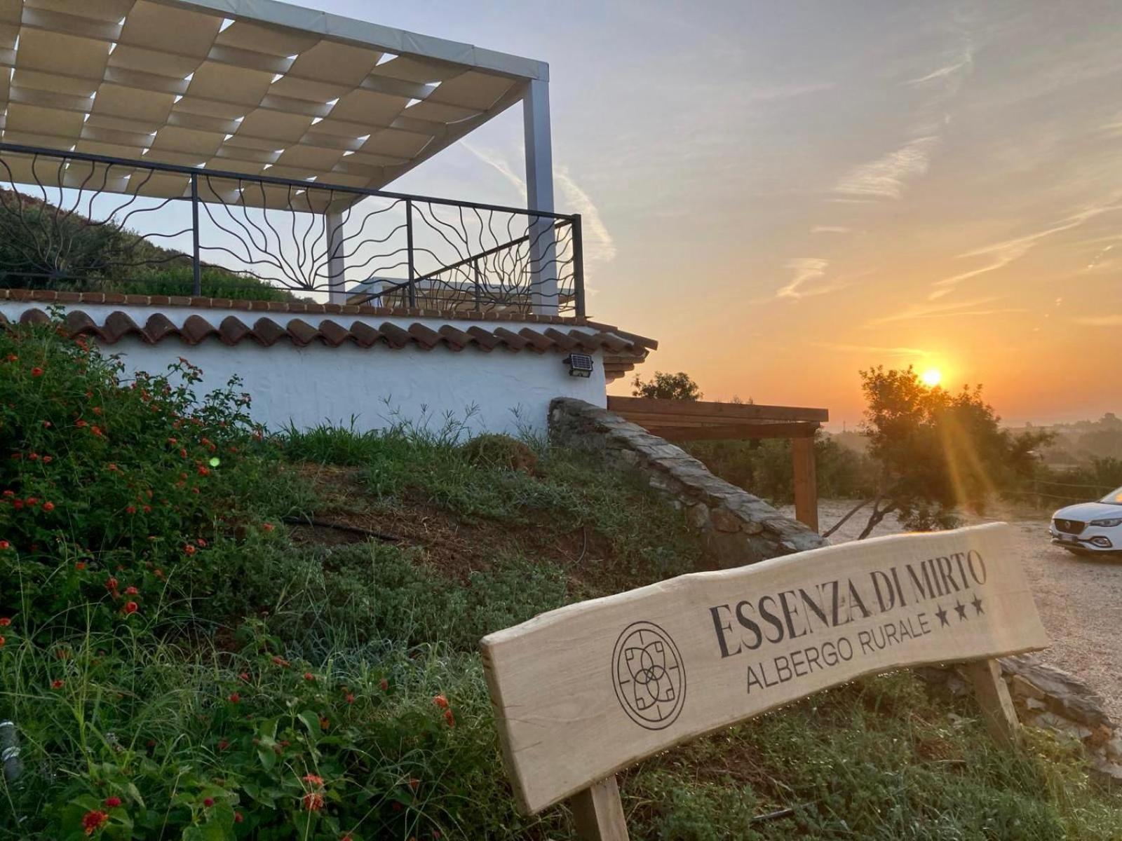 Hotel Essenza Di Mirto Ла-Калетта Экстерьер фото