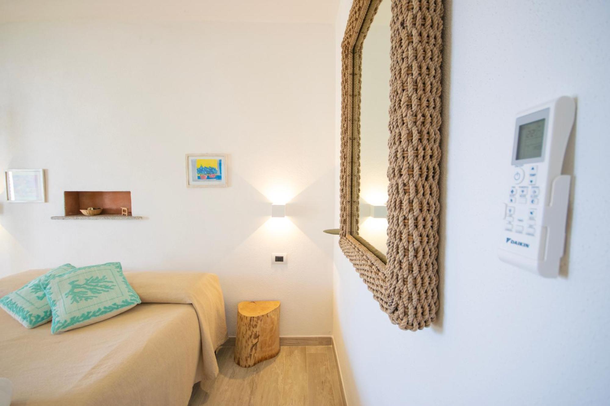 Hotel Essenza Di Mirto Ла-Калетта Экстерьер фото