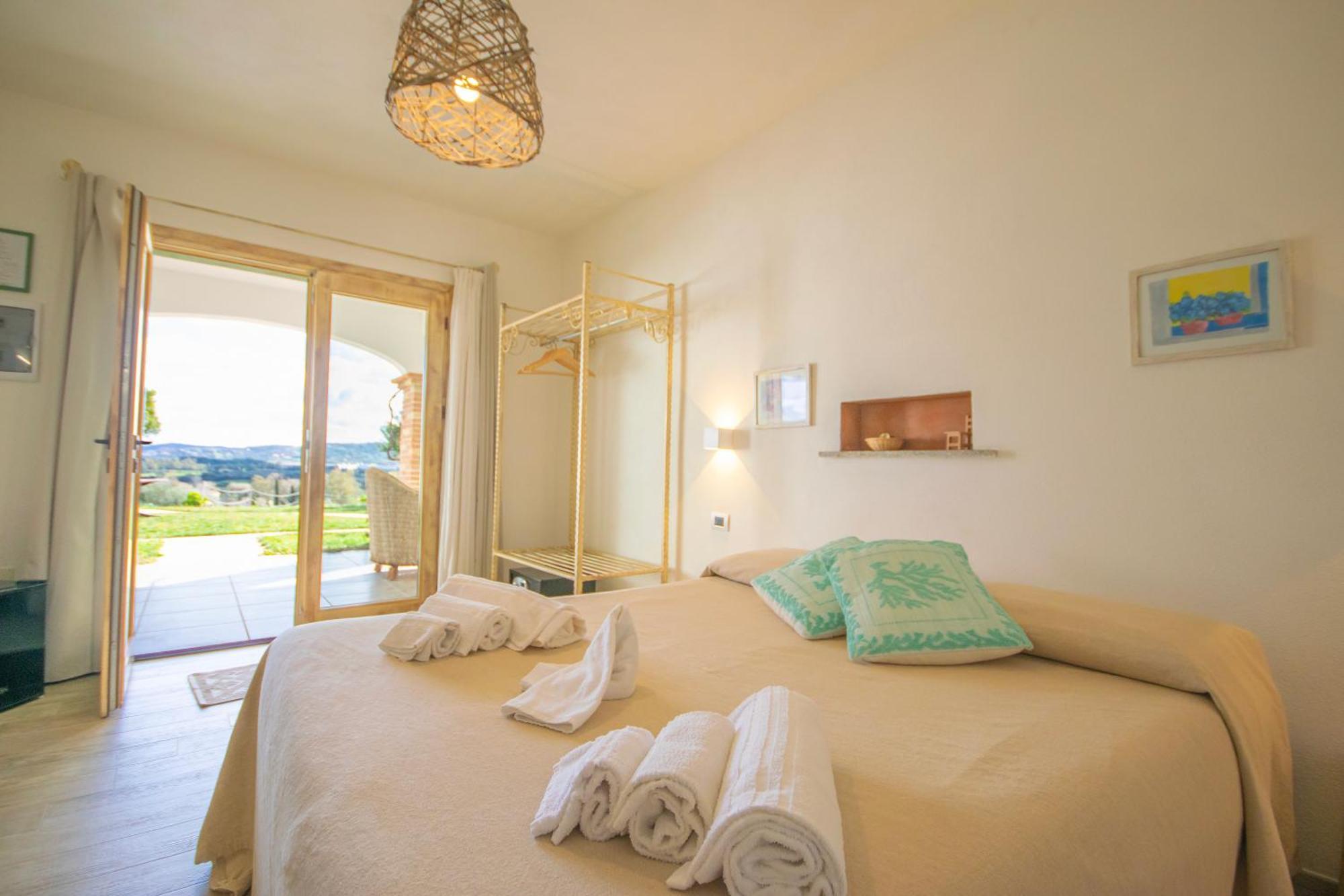 Hotel Essenza Di Mirto Ла-Калетта Номер фото