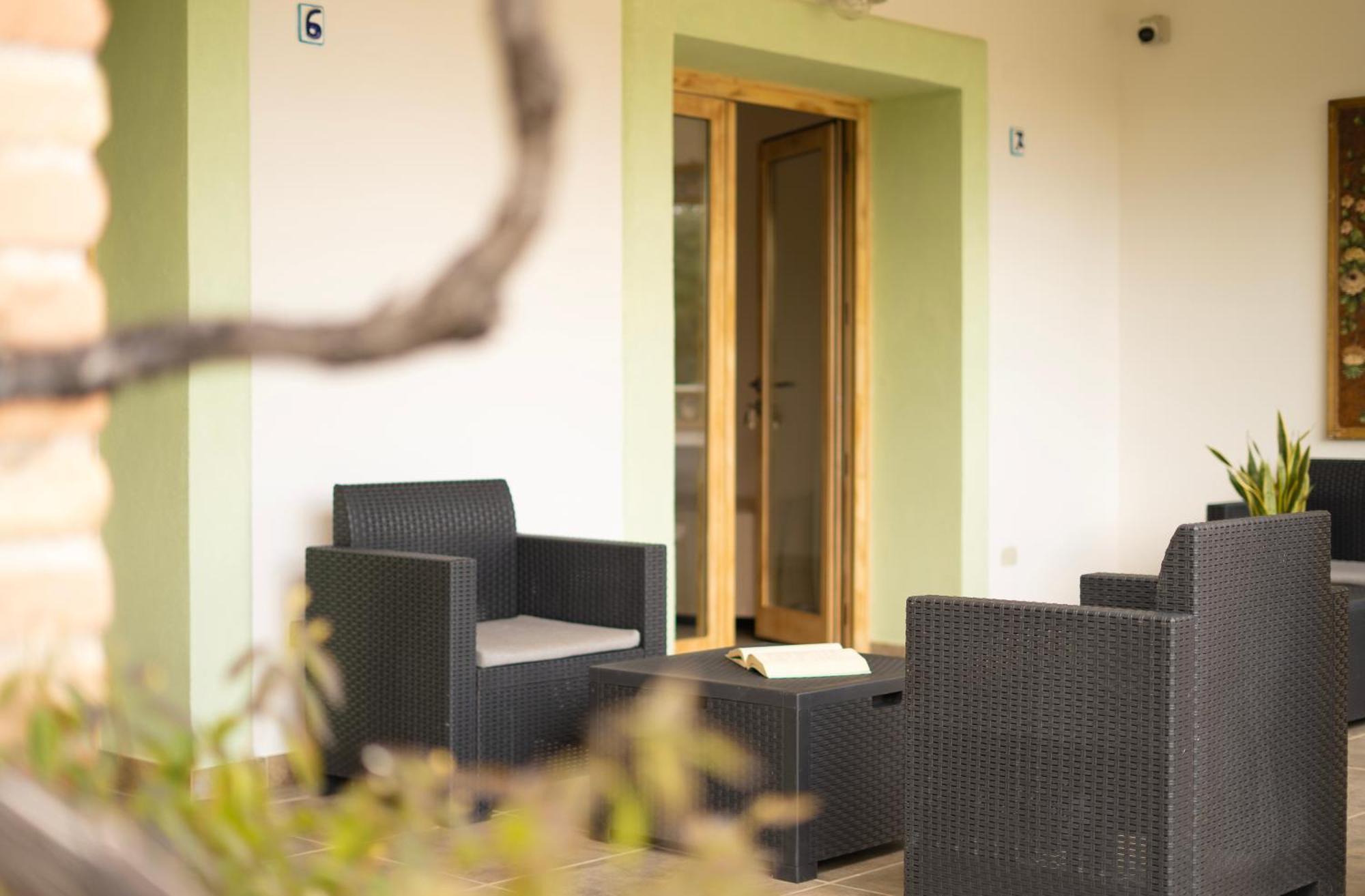 Hotel Essenza Di Mirto Ла-Калетта Номер фото