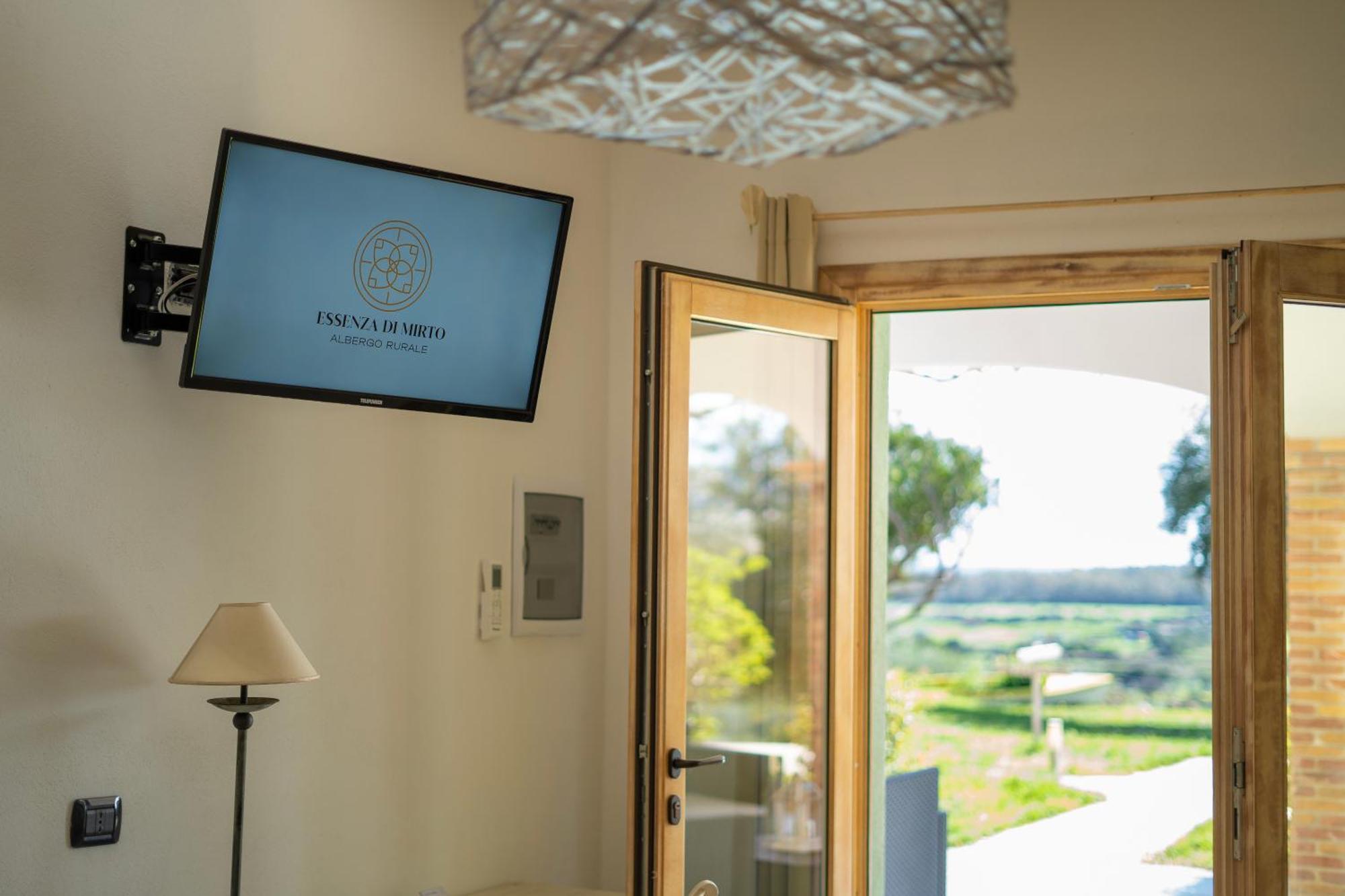 Hotel Essenza Di Mirto Ла-Калетта Номер фото