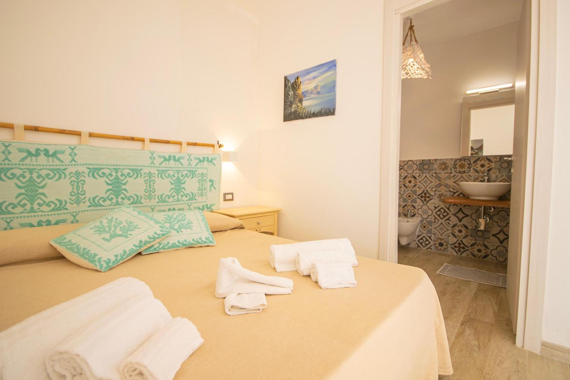 Hotel Essenza Di Mirto Ла-Калетта Номер фото