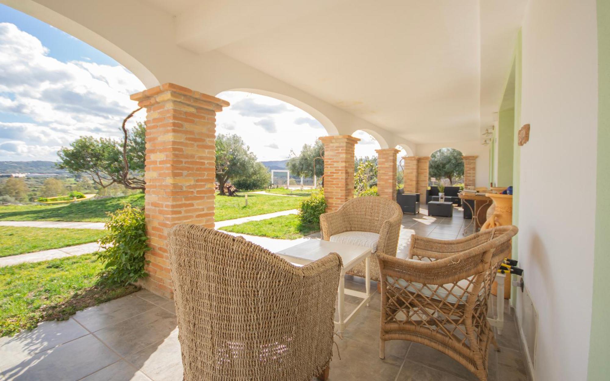 Hotel Essenza Di Mirto Ла-Калетта Экстерьер фото