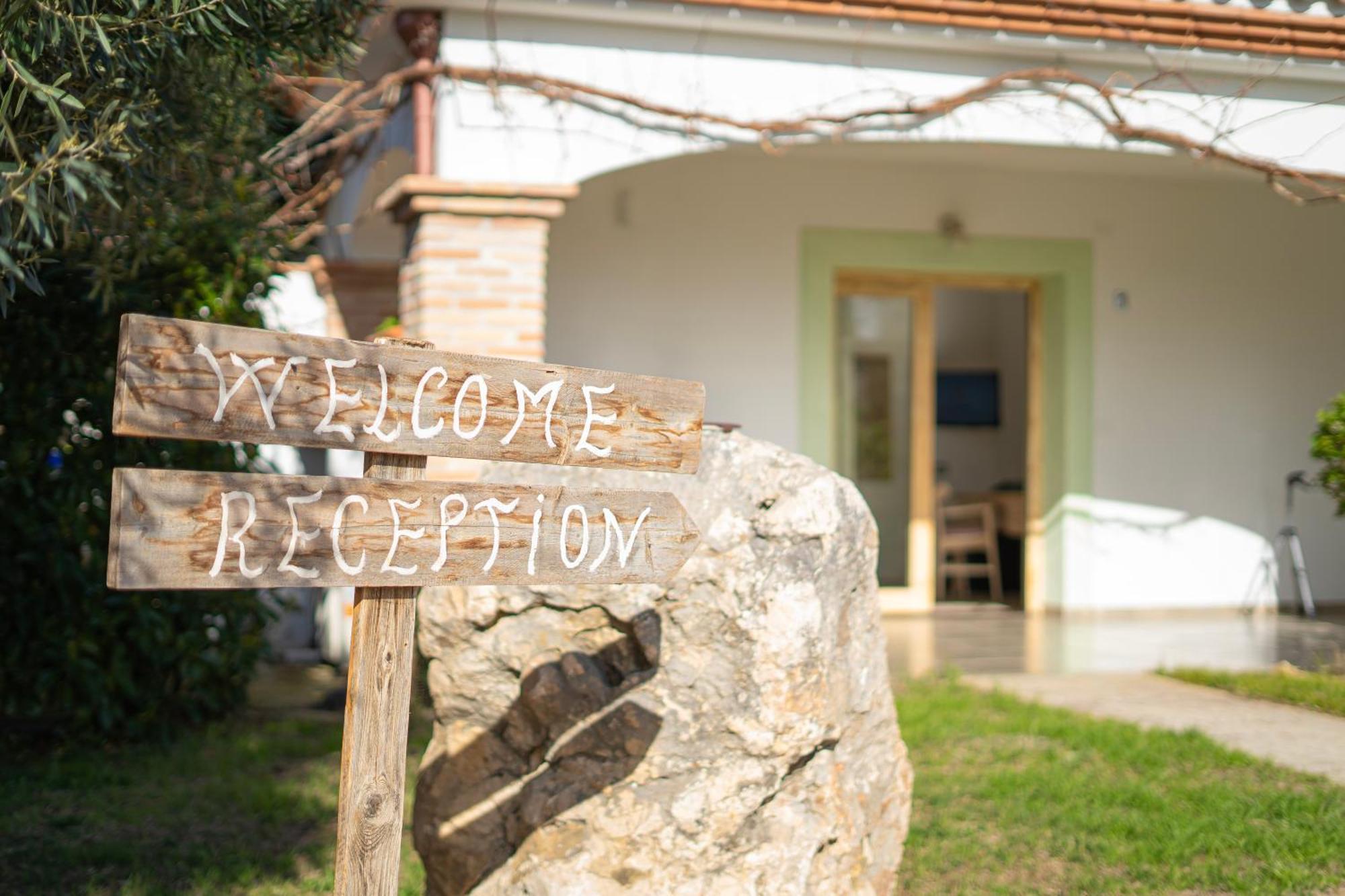 Hotel Essenza Di Mirto Ла-Калетта Экстерьер фото